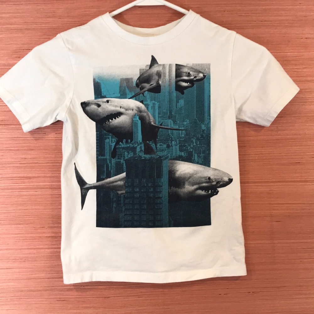 🇺🇸Boys Small 5/6 Shark Shirt